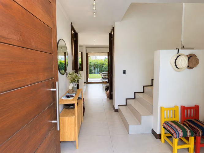 ARRIENDO ESPECTACULAR CASA PIEDRA ROJA 3D, 3B + SERVICIO + BODEGA - Imagen 2