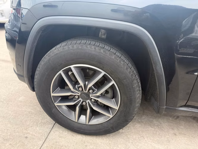 JEEP GRAND CHEROKKE LAREDO - Imagen 4