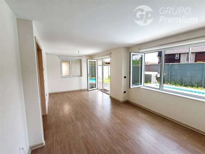 Casa de 3 Pisos en Exclusivo Sector Residencial - Imagen 5
