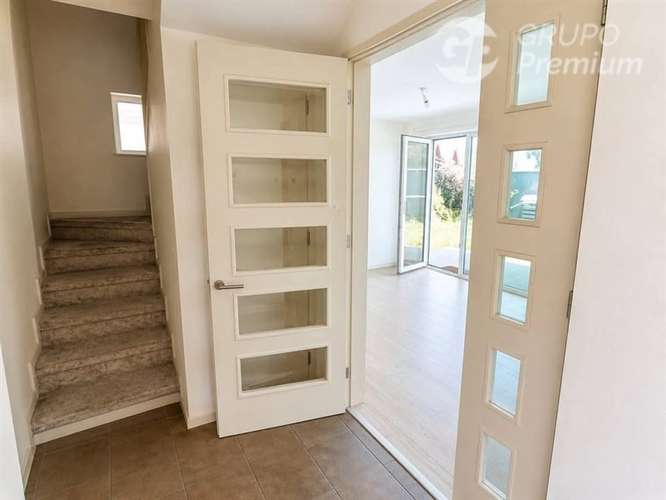 Casa de 3 Pisos en Exclusivo Sector Residencial - Imagen 8