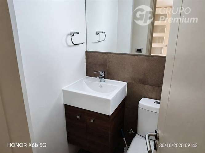 Casa de 3 Pisos en Exclusivo Sector Residencial - Imagen 7