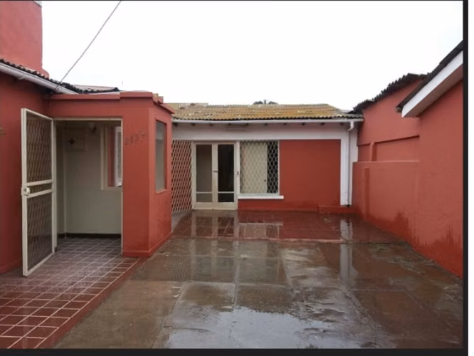 Vende casa para uso comercial, en San Antonio, Barrancas. 9 oficinas.