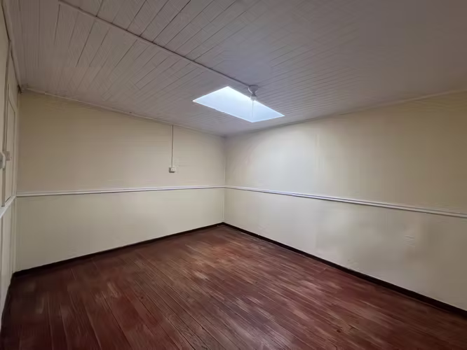 Amplia casa de madera, antigua, gran terreno. Talcahuano.