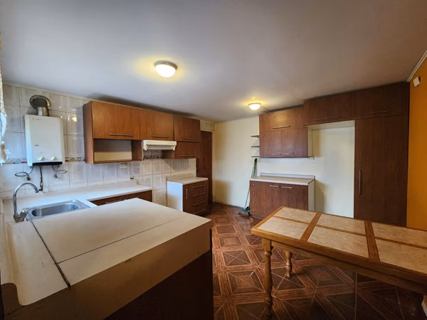 Coyahique, arriendo. Amplia y hermosa casa. 6 minutos de la plaza