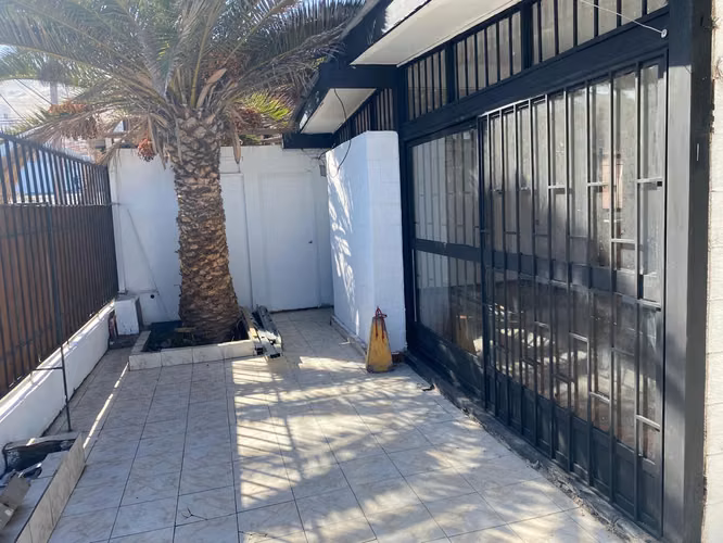 Arriendo Amplia Casa | 4D + 3B | Gran Patio y Seguridad | COVIEFI, Antofagasta