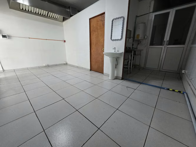 Excelente Local comercial en La Dehesa - Imagen 2