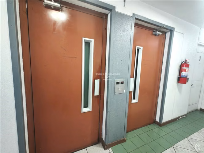 Remodelado, Con estacionamiento, Rebajado, sin deuda - Imagen 30