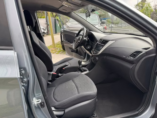 HYUNDAI ACCENT RB GL 1.4 MEC 6 VEL SOLO 114.000 KM 2019 - Imagen 14