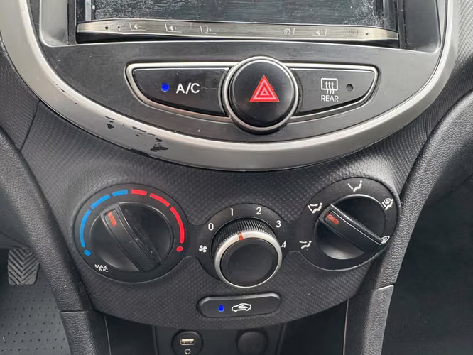 HYUNDAI ACCENT RB GL 1.4 MEC 6 VEL SOLO 114.000 KM 2019 - Imagen 17