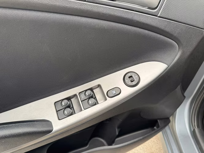 HYUNDAI ACCENT RB GL 1.4 MEC 6 VEL SOLO 114.000 KM 2019 - Imagen 10
