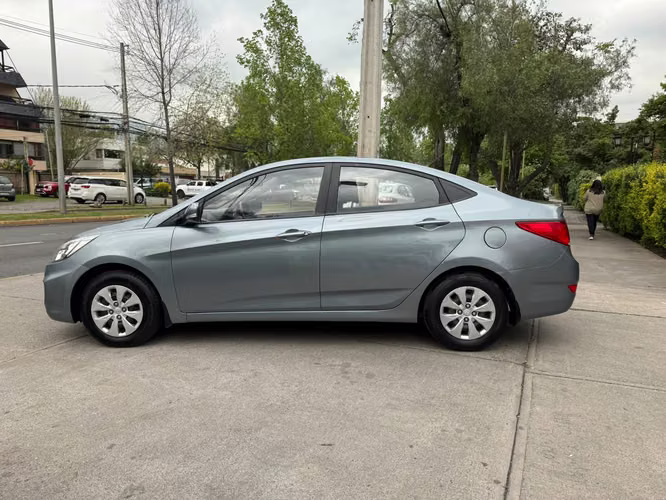 HYUNDAI ACCENT RB GL 1.4 MEC 6 VEL SOLO 114.000 KM 2019 - Imagen 4