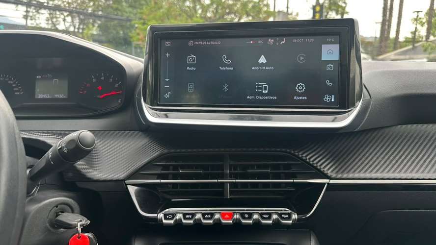 Peugeot 208 STYLE PURETECH 75 1.2 (2023) - Imagen 9
