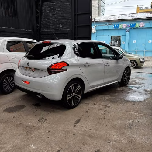 Peugeot 208 1.2 GT Line AUT 2017 - Imagen 4