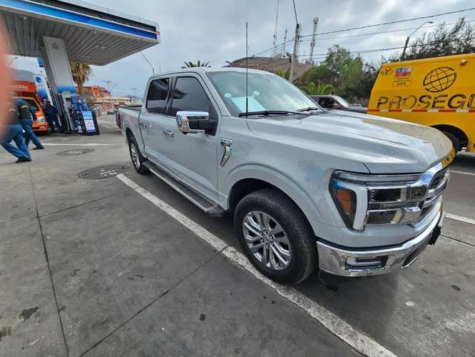Camioneta Ford F150 Lariat Luxury - Imagen 2