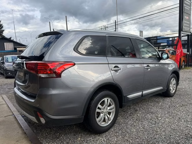 MITSUBISHI OUTLANDER 2015 - Imagen 5