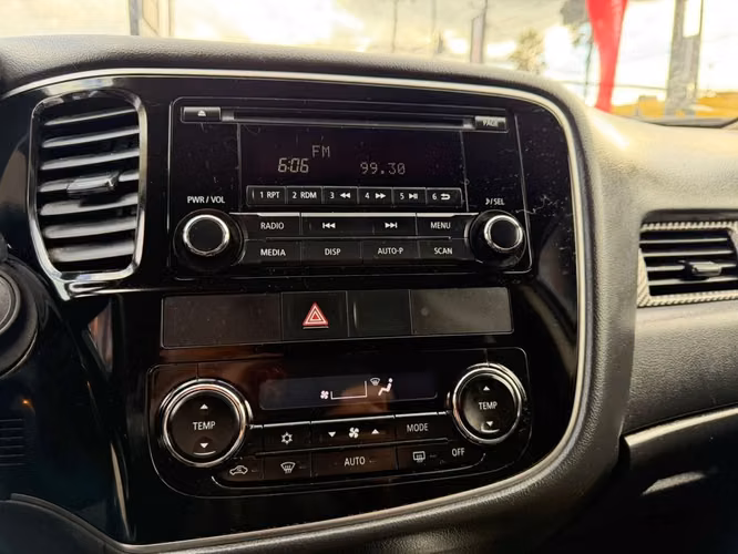 MITSUBISHI OUTLANDER 2015 - Imagen 8