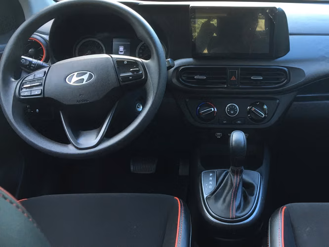 2024 Hyundai grand i10 hatchback 1.2 at plus - Imagen 5