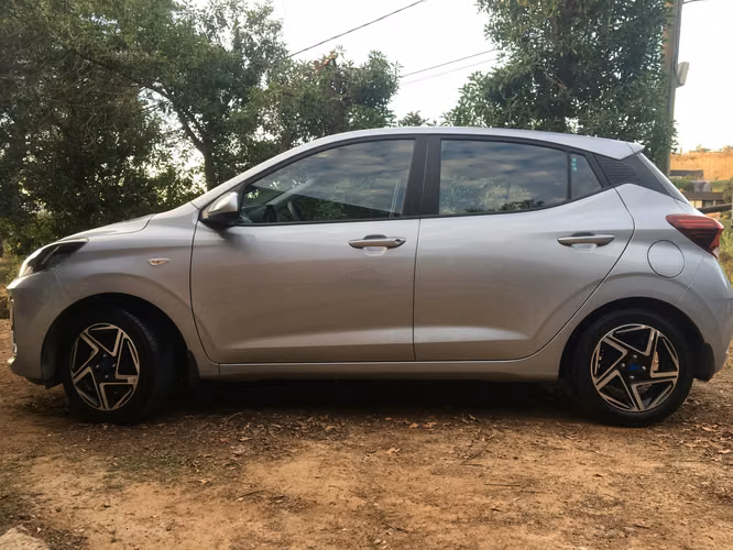 2024 Hyundai grand i10 hatchback 1.2 at plus - Imagen 2