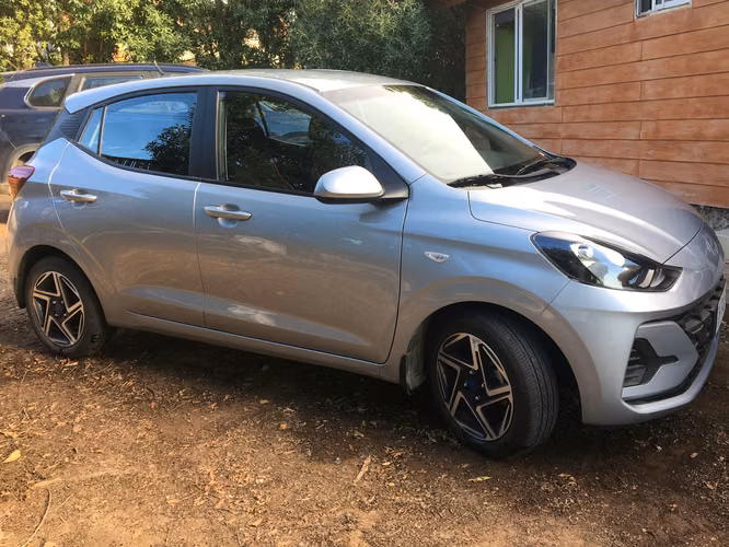 2024 Hyundai grand i10 hatchback 1.2 at plus - Imagen 3