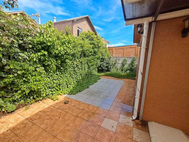 ¡HERMOSA CASA INDIVIDUAL EN VILLA ESCUADRÓN, CORONEL!  - Imagen 8