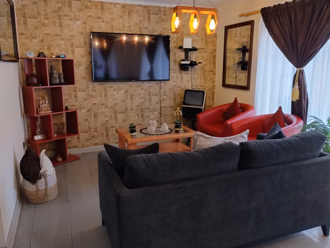 CASA DE 2 PISOS, 3 DORM, 3 BAÑOS, 105 M2 / 170 M2 - Imagen 2