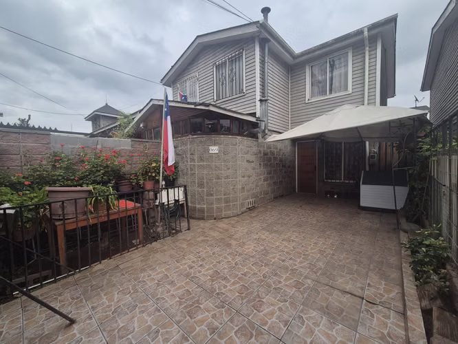 CASA 3 DORMITORIOS EN QUILICURA  CON PATIO Y TERRAZA