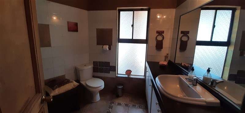Casa en venta de 5 dorm. en Calera de Tango
