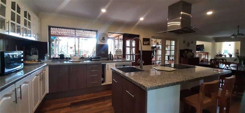 Casa en venta de 5 dorm. en Calera de Tango
