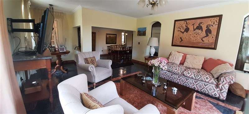 Casa en venta de 5 dorm. en Calera de Tango