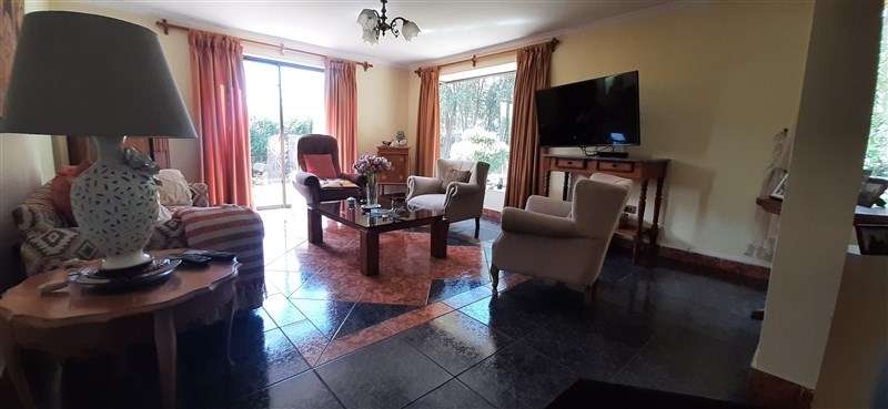 Casa en venta de 5 dorm. en Calera de Tango