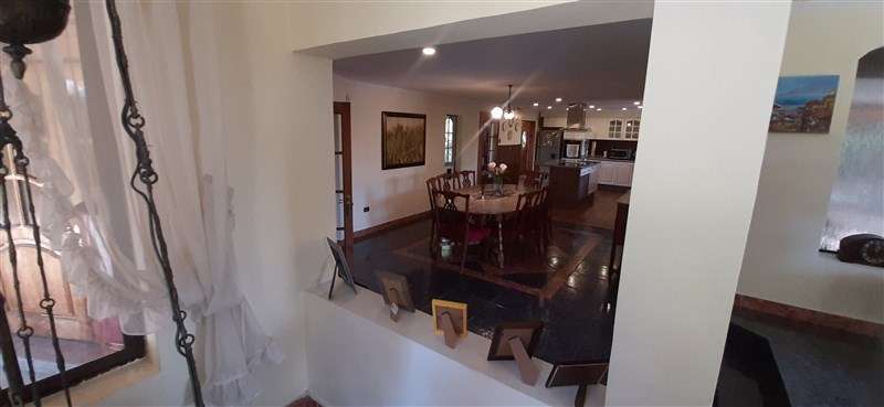 Casa en venta de 5 dorm. en Calera de Tango