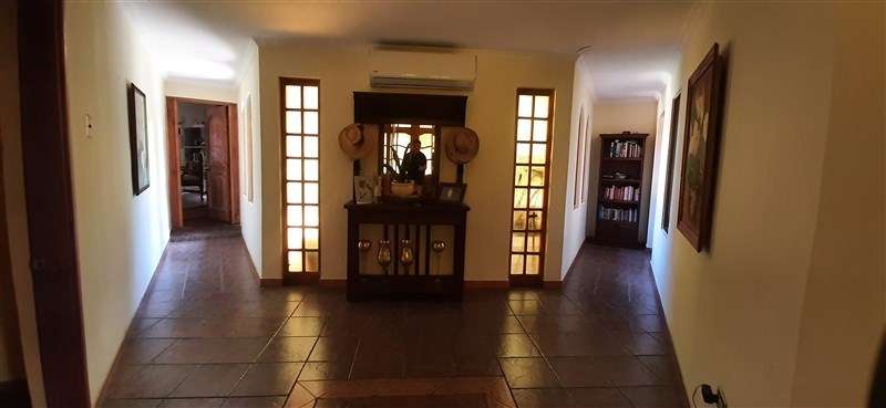 Casa en venta de 5 dorm. en Calera de Tango