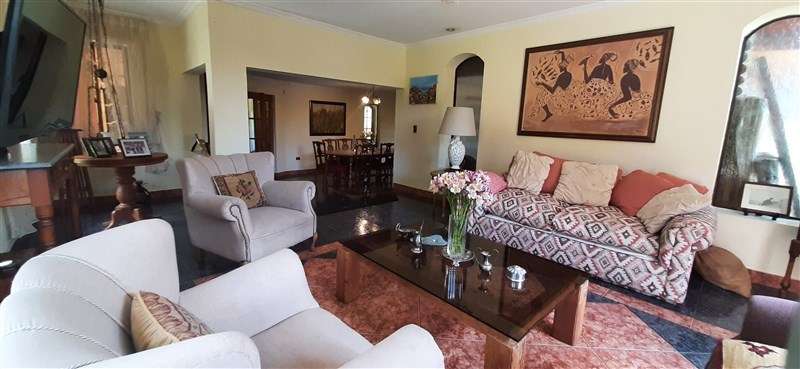 Casa en venta de 5 dorm. en Calera de Tango