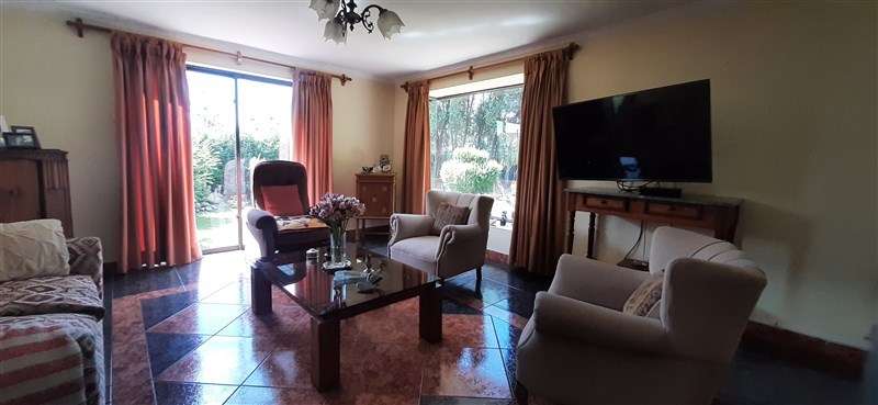 Casa en venta de 5 dorm. en Calera de Tango