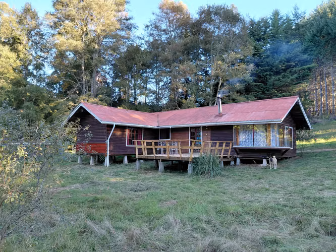 VENTA PC. DE 5.000 M2, CON CASA UNOS 90 m2. PICHIHUAPE, CAYUMAPU, A 15 MIN DE VALDIVIA