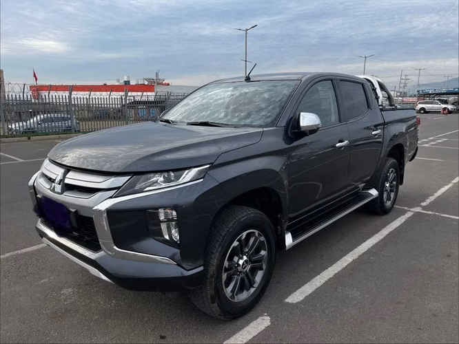 Mitsubishi Dakar automatica