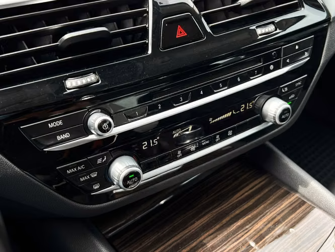 BMW 520I 2.0 TURBO 2019 - Imagen 17