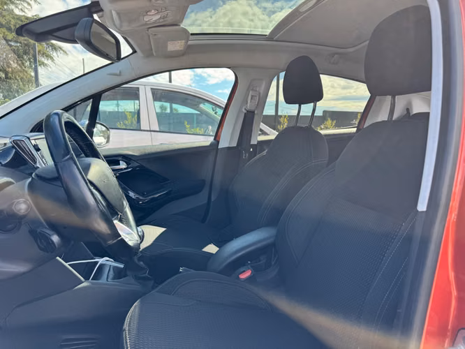 PEUGEOT 208 2019