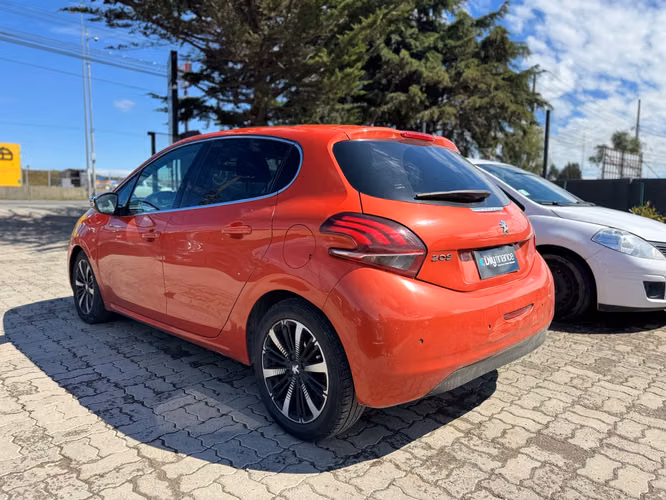 PEUGEOT 208 2019