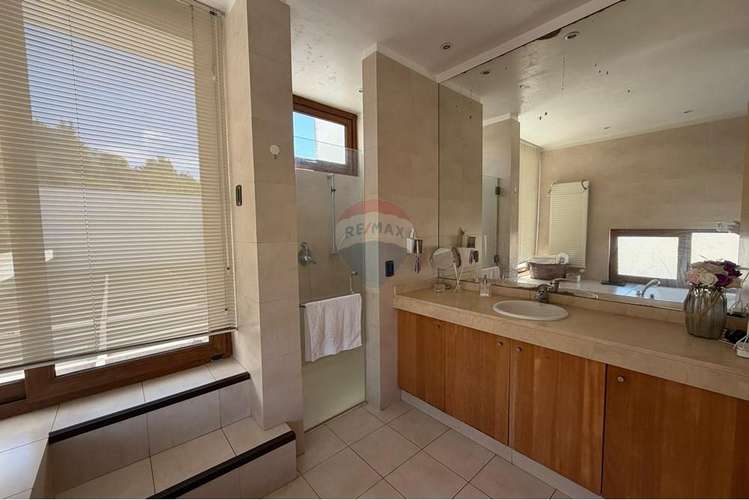 Casa de lujo autosustentable con piscina en lampa - Imagen 22