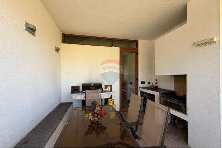 Casa de lujo autosustentable con piscina en lampa - Imagen 18