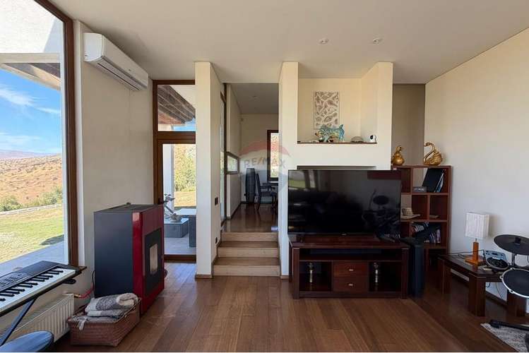 Casa de lujo autosustentable con piscina en lampa - Imagen 17