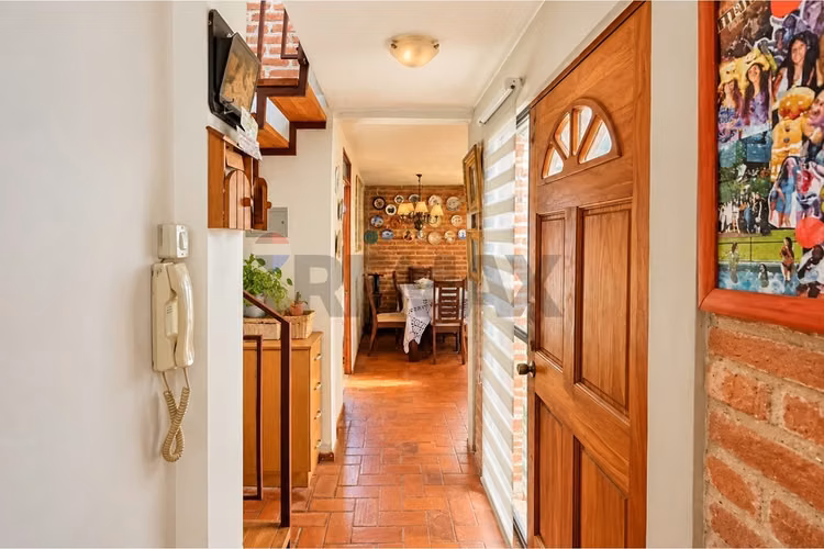 ¡casa con encanto, patio privado y quincho! - Imagen 2