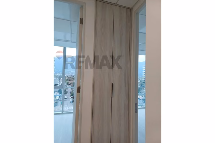 Oficina en venta plaza egaña se reciben ofertas - Imagen 13