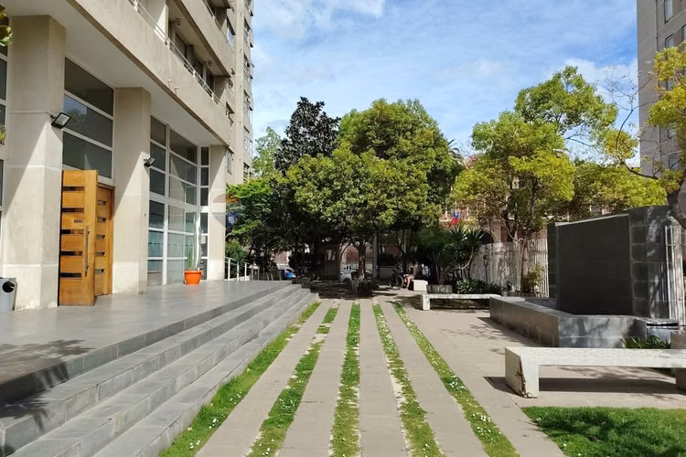 Atención inversionistas y jóvenes profesionales .