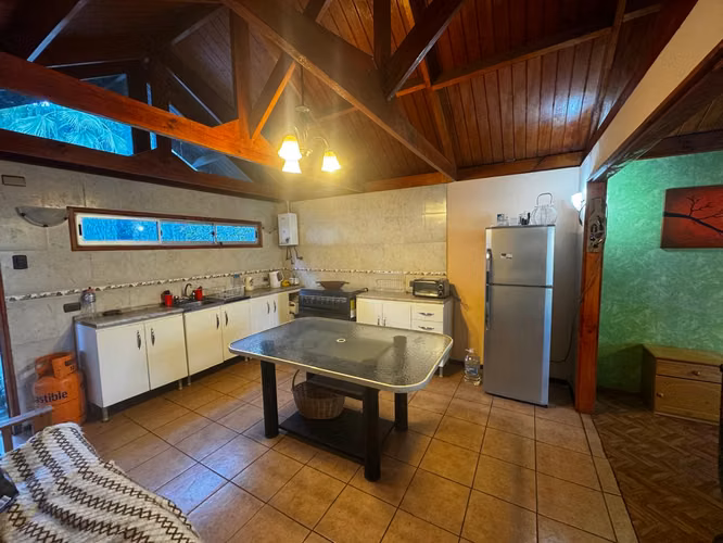 PARCELA CON CASAS , FRUTALES, PALMERAS, RIO  A 2 HRS DE STGO