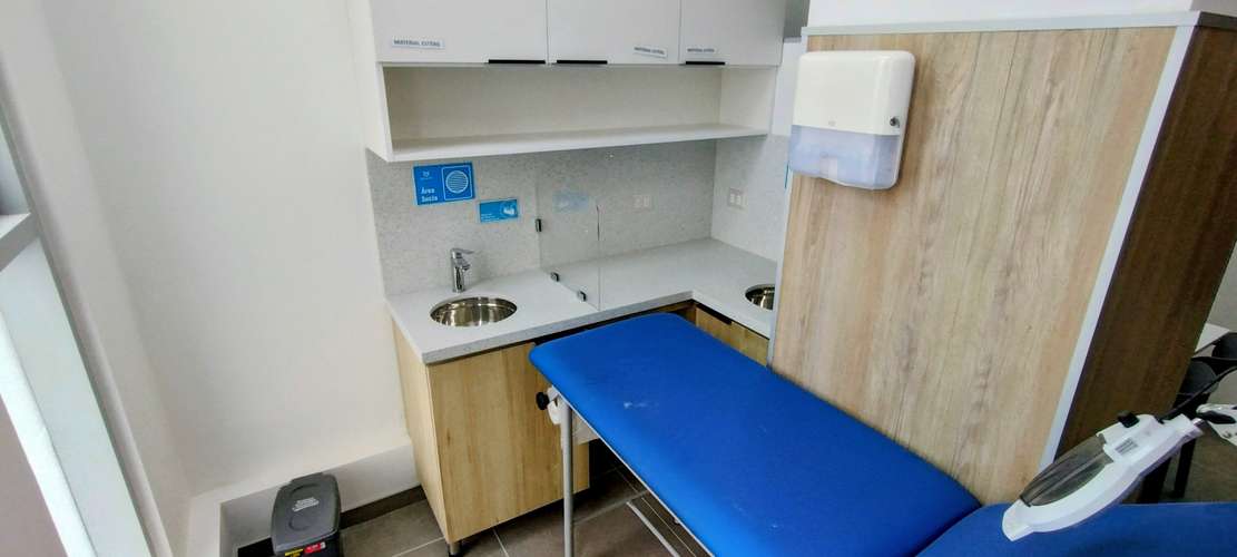 ATENCIÓN MEDICOS CONSULTA MEDICA, FRENTE A HOSPITAL, 39 M2