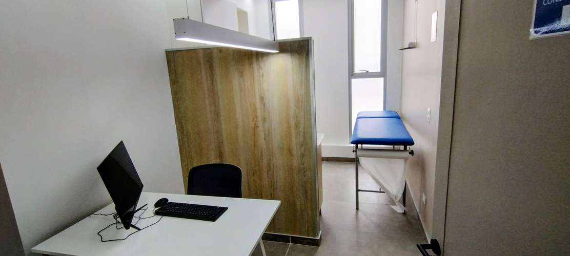 ATENCIÓN MEDICOS CONSULTA MEDICA, FRENTE A HOSPITAL, 39 M2