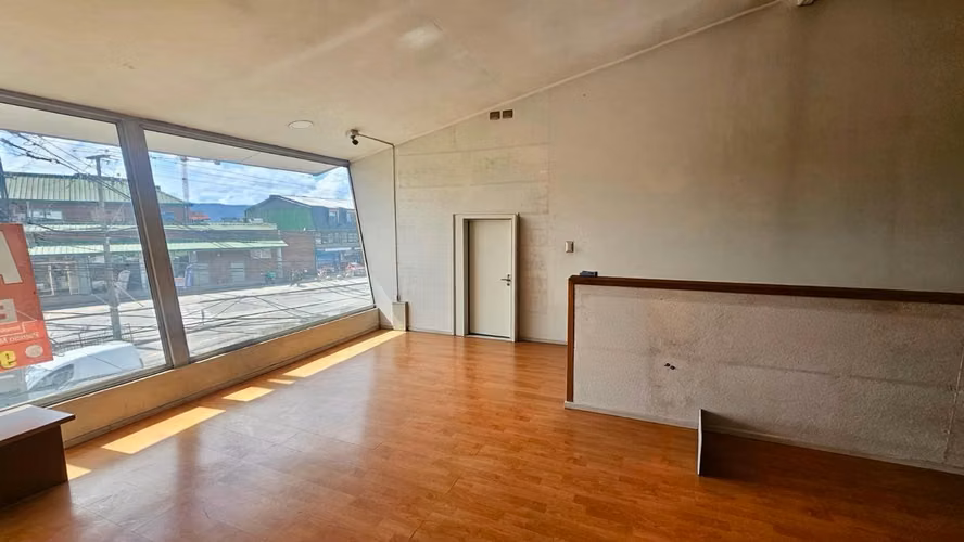 AMPLIO LOCAL COMERCIAL EN AVENIDA PICARTE VALDIVIA