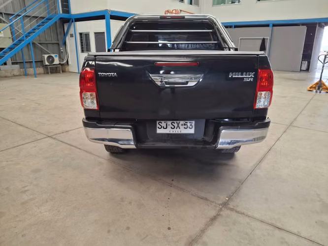 2023 Toyota Hilux 2.4 SR DIESEL 4X2 - Imagen 5